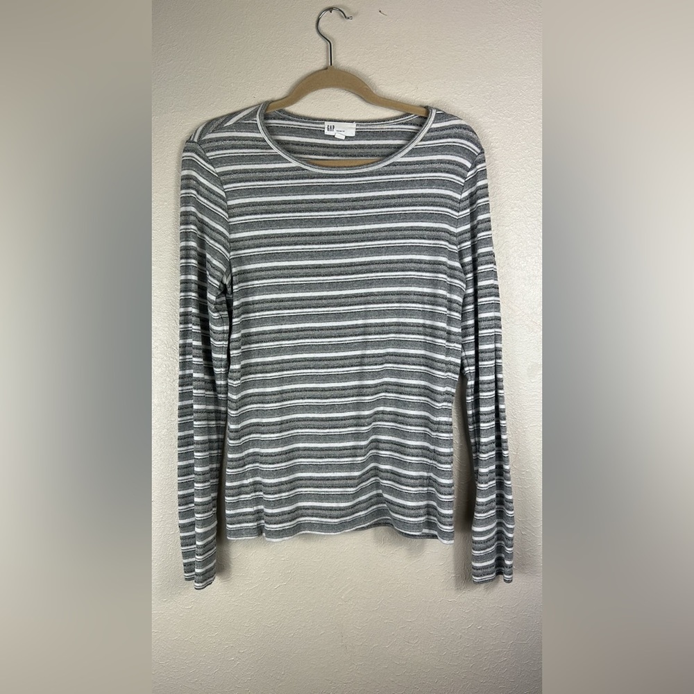 Gap L Feather Tee Shirt Woman’s Grey Striped With Silver Specks Long Sleeve.